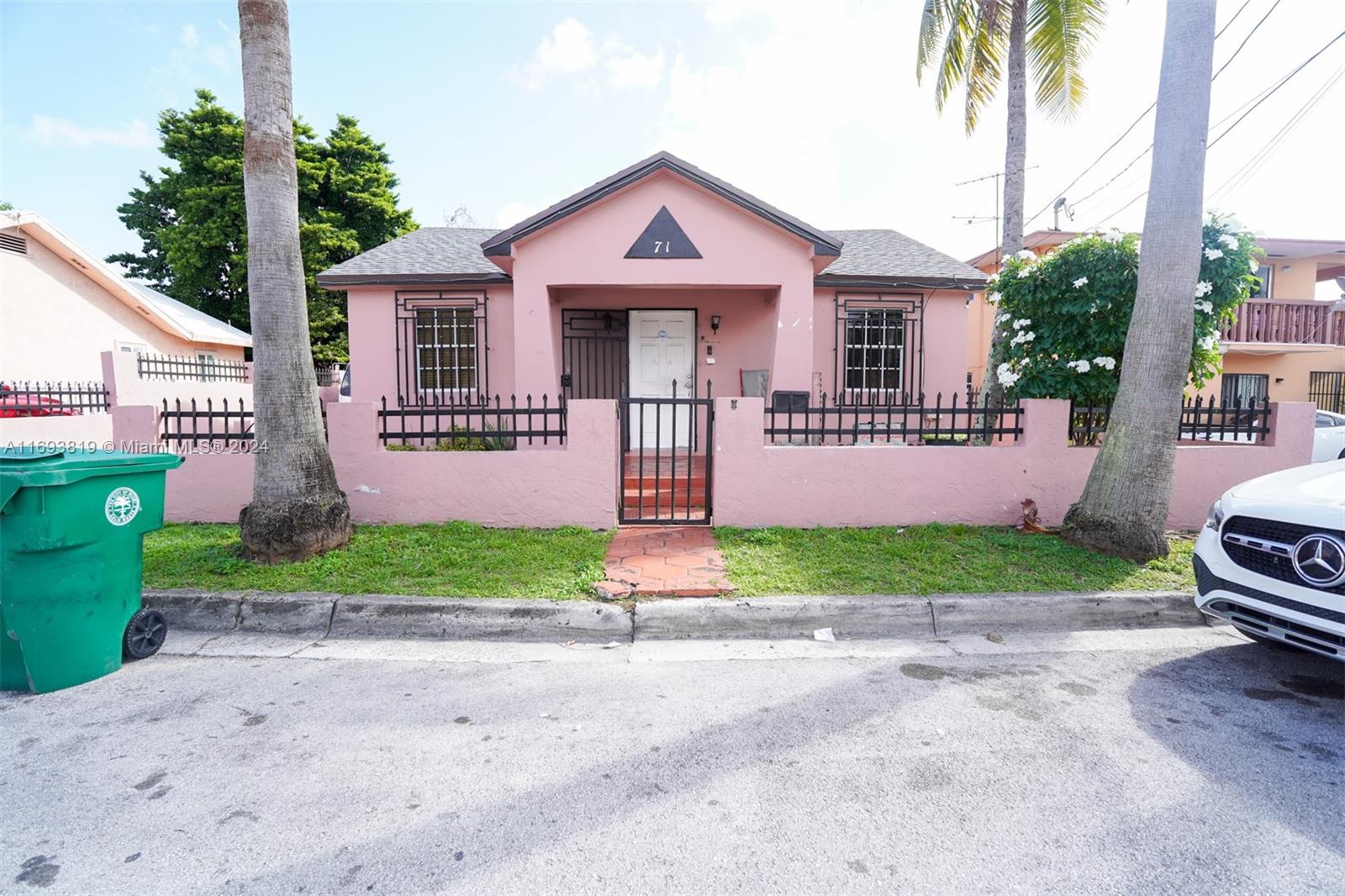 71 NW 18th Ave
