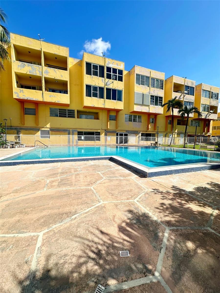 1555 W 44th Pl # 208B