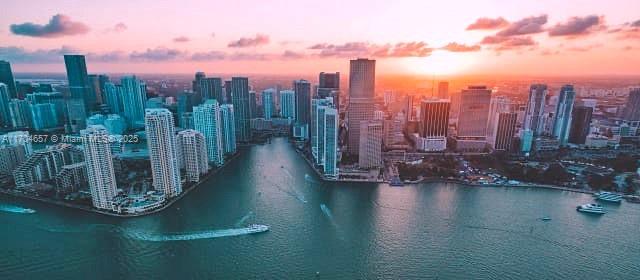 1200 Brickell Bay Dr # 1701