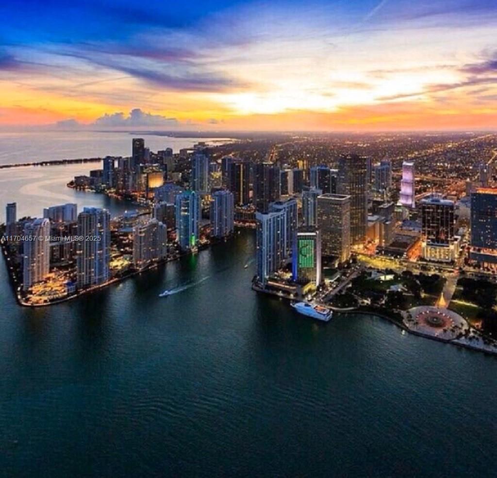 1200 Brickell Bay Dr # 1701