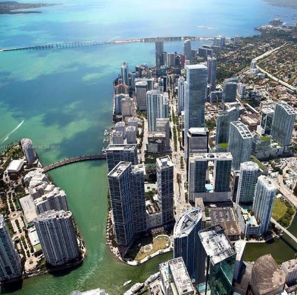 1200 Brickell Bay Dr # 1701