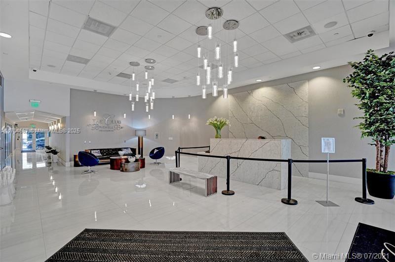 1200 Brickell Bay Dr # 1701