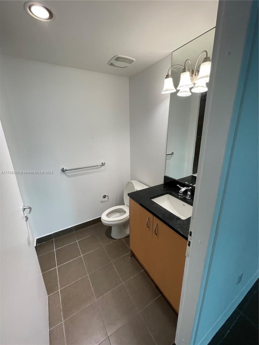 300 S Biscayne Blvd # 630 Unit: L-630