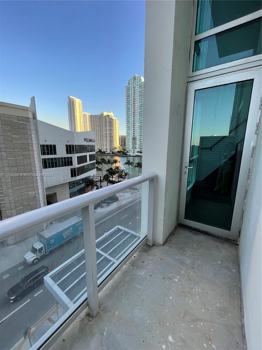 300 S Biscayne Blvd # 630 Unit: L-630