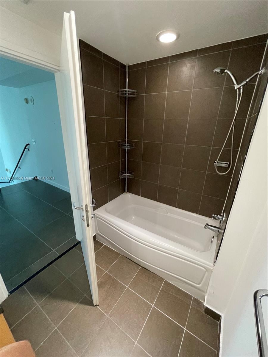 300 S Biscayne Blvd # 630 Unit: L-630
