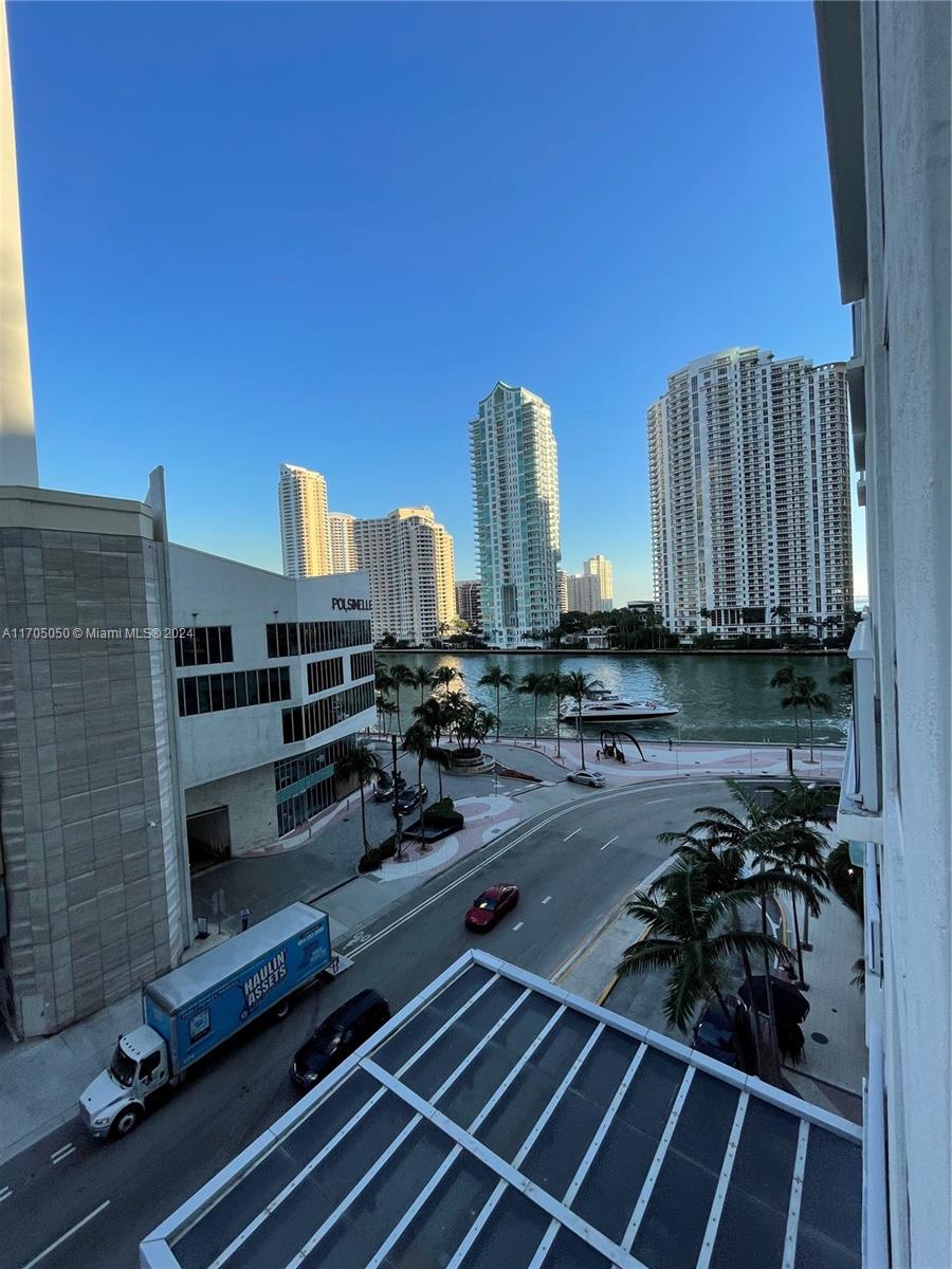 300 S Biscayne Blvd # 630 Unit: L-630