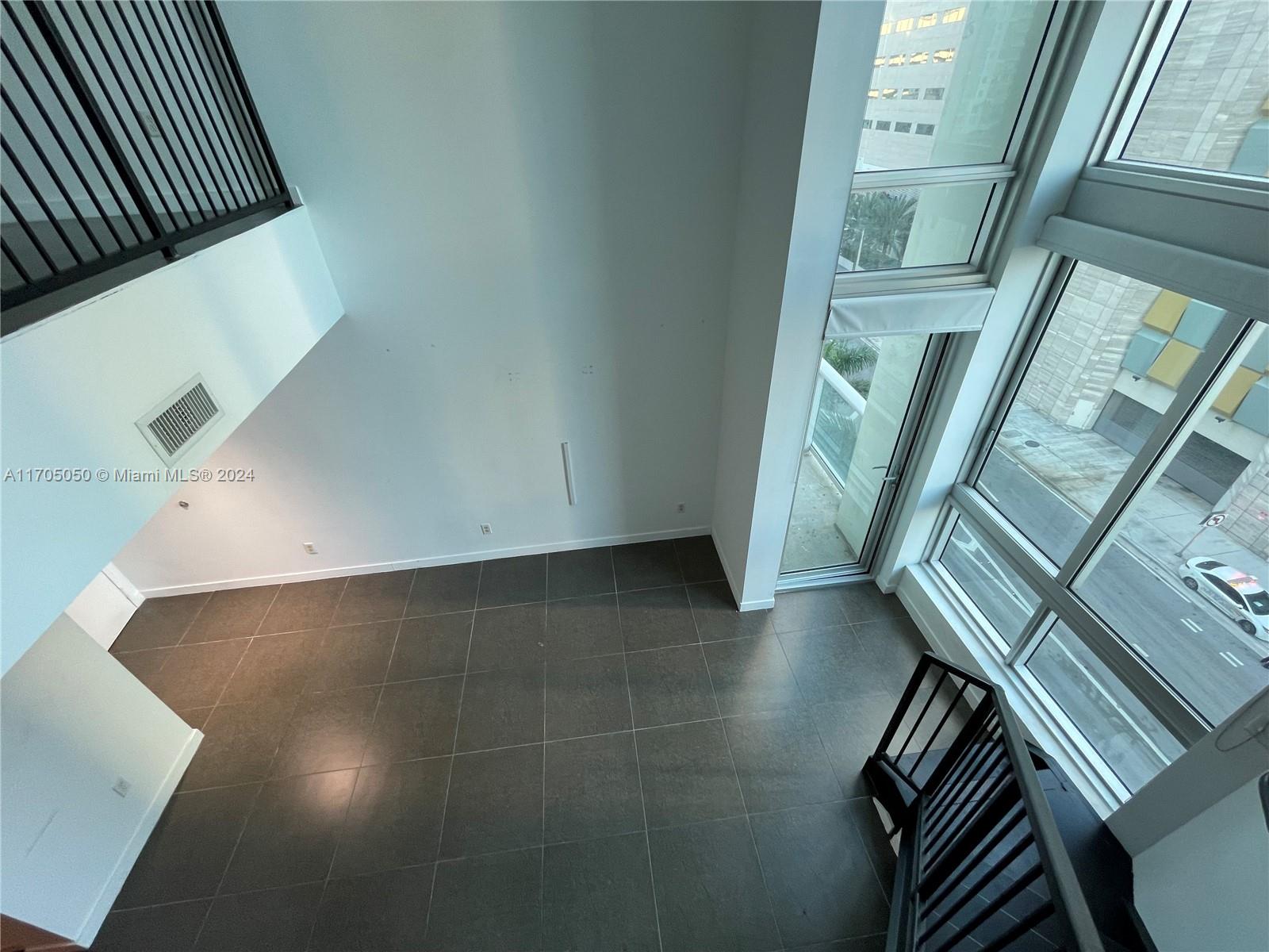 300 S Biscayne Blvd # 630 Unit: L-630