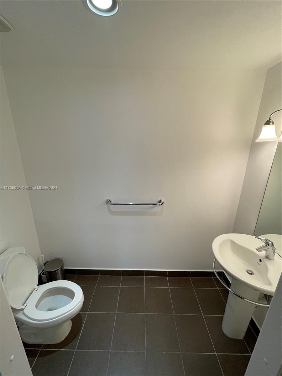 300 S Biscayne Blvd # 630 Unit: L-630