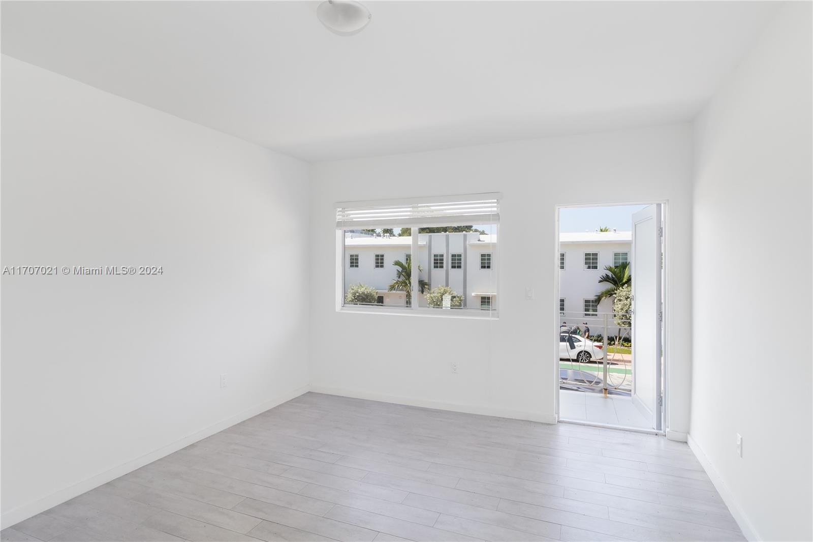 1601 Meridian Ave # 207
