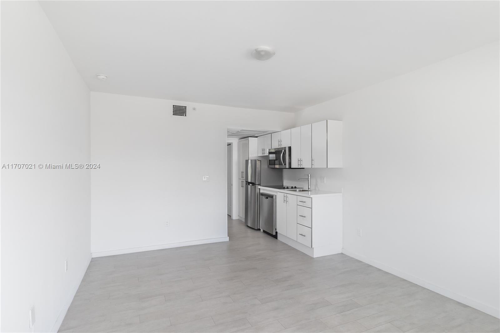 1601 Meridian Ave # 207