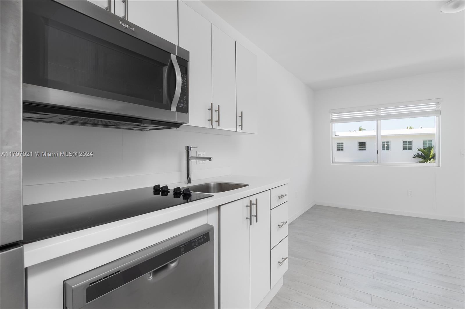 1601 Meridian Ave # 207