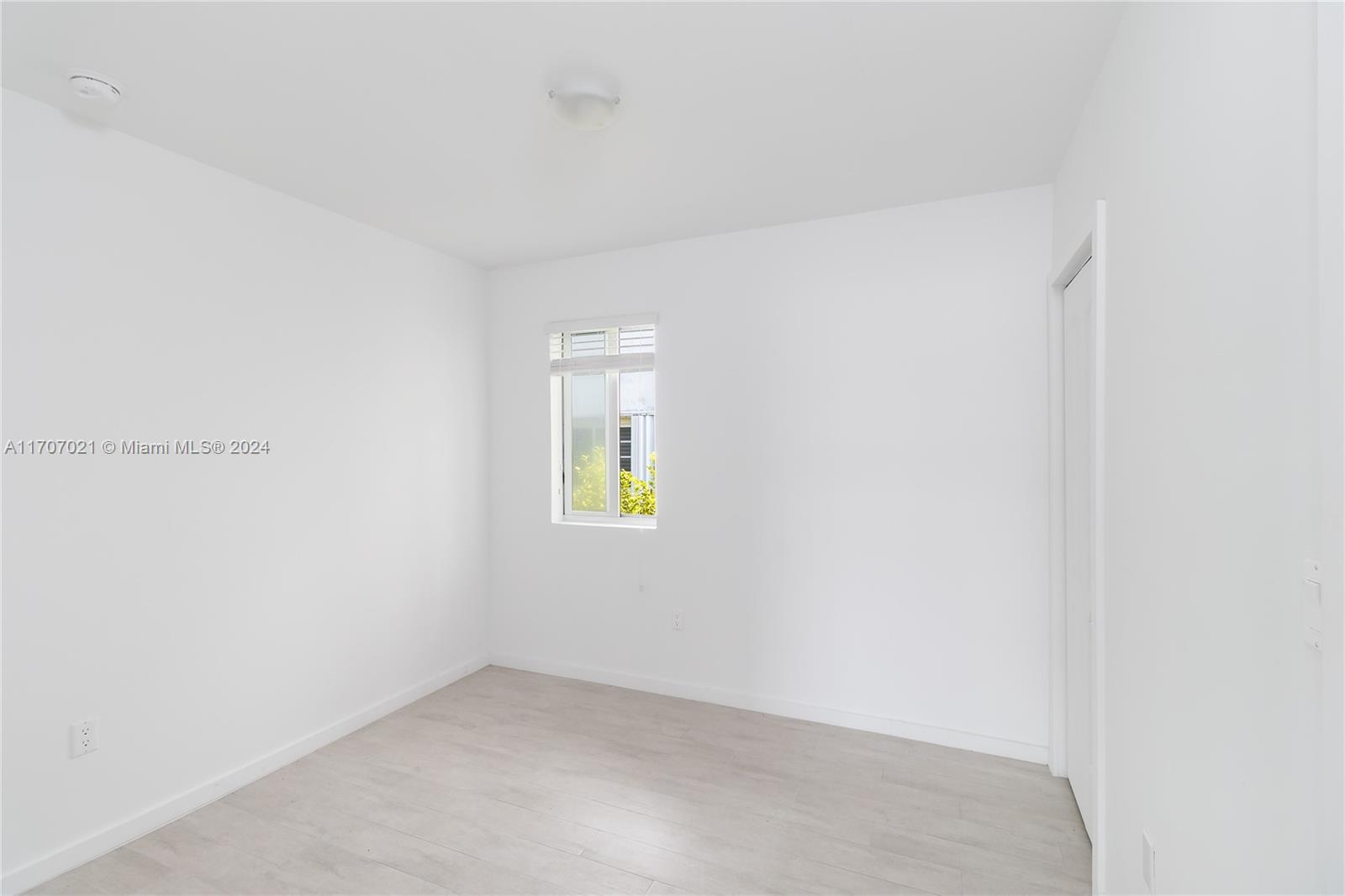 1601 Meridian Ave # 207