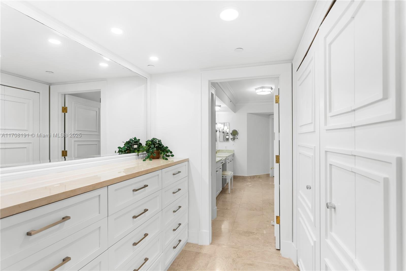20201 E Country Club Dr # 1902
