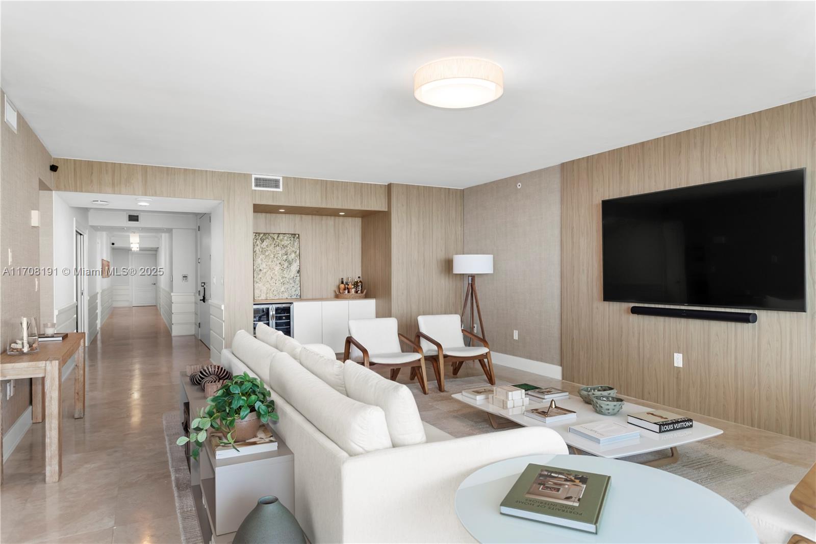 20201 E Country Club Dr # 1902