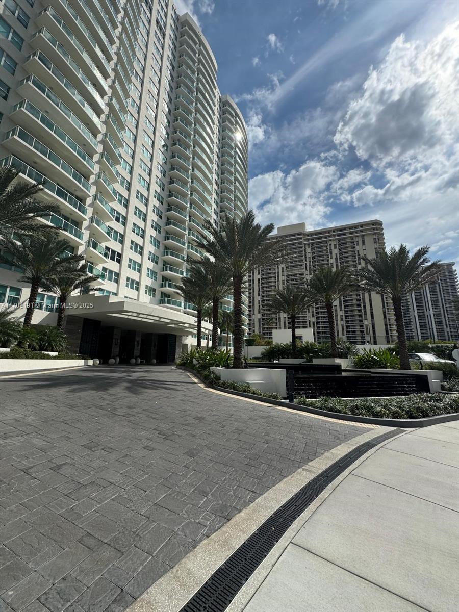 20201 E Country Club Dr # 1902