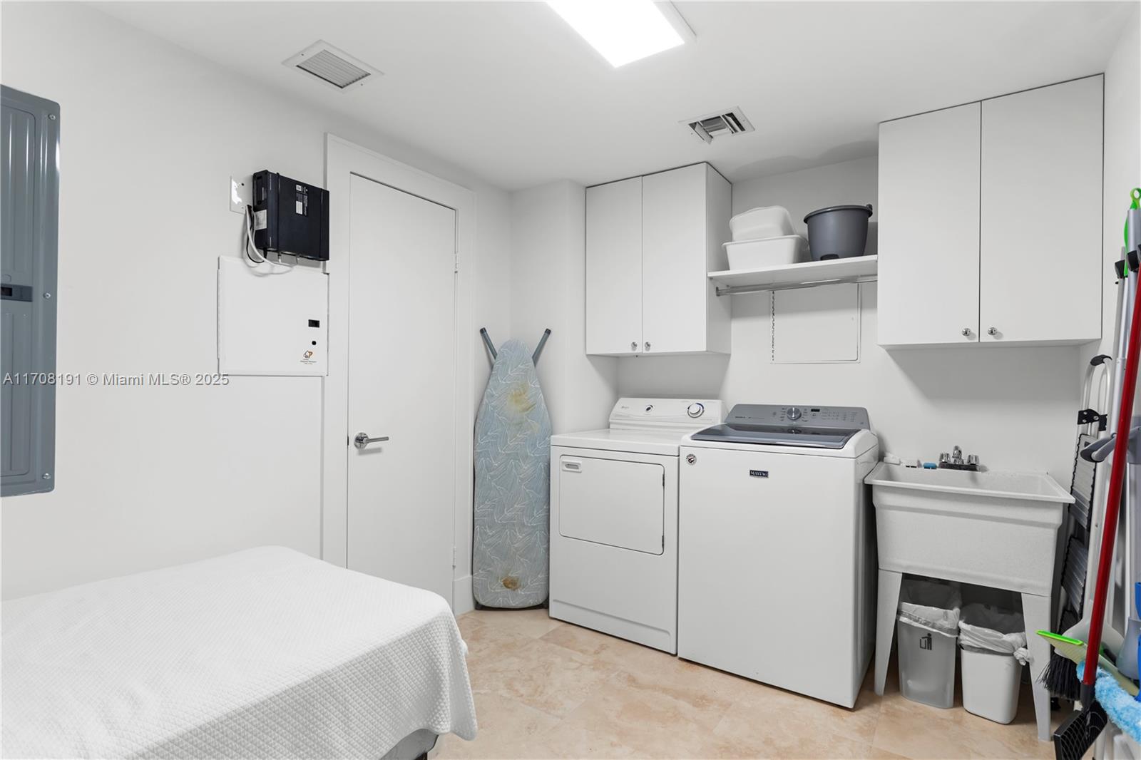 20201 E Country Club Dr # 1902
