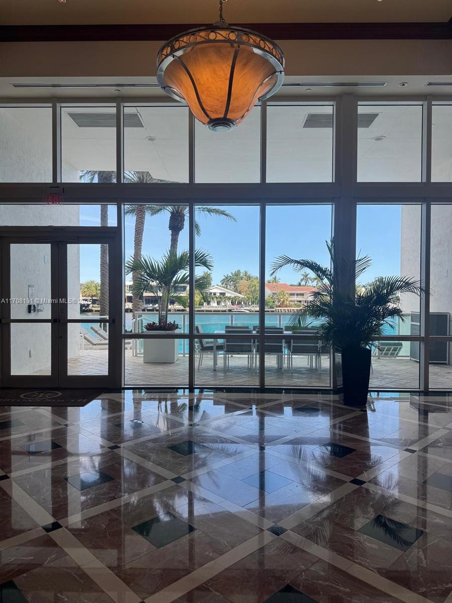 20201 E Country Club Dr # 1902