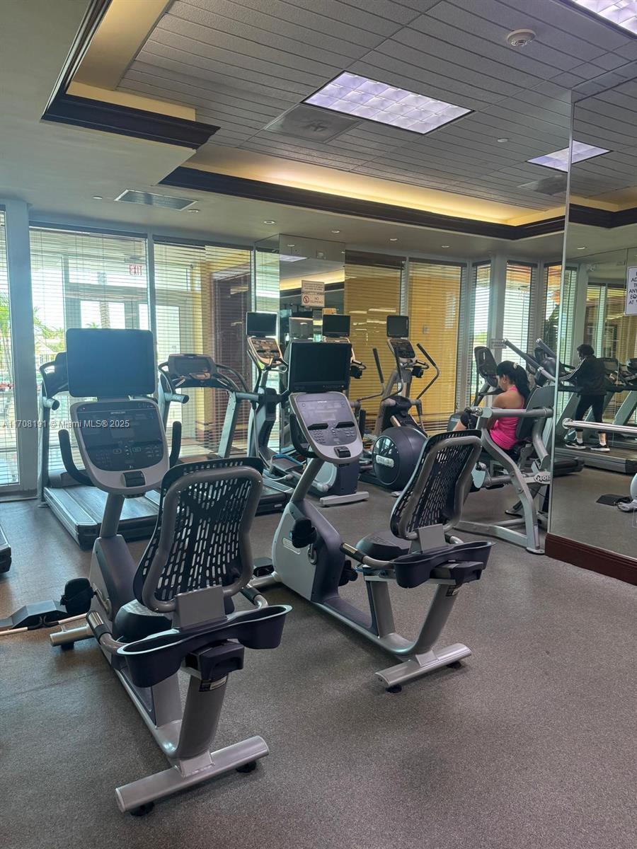20201 E Country Club Dr # 1902