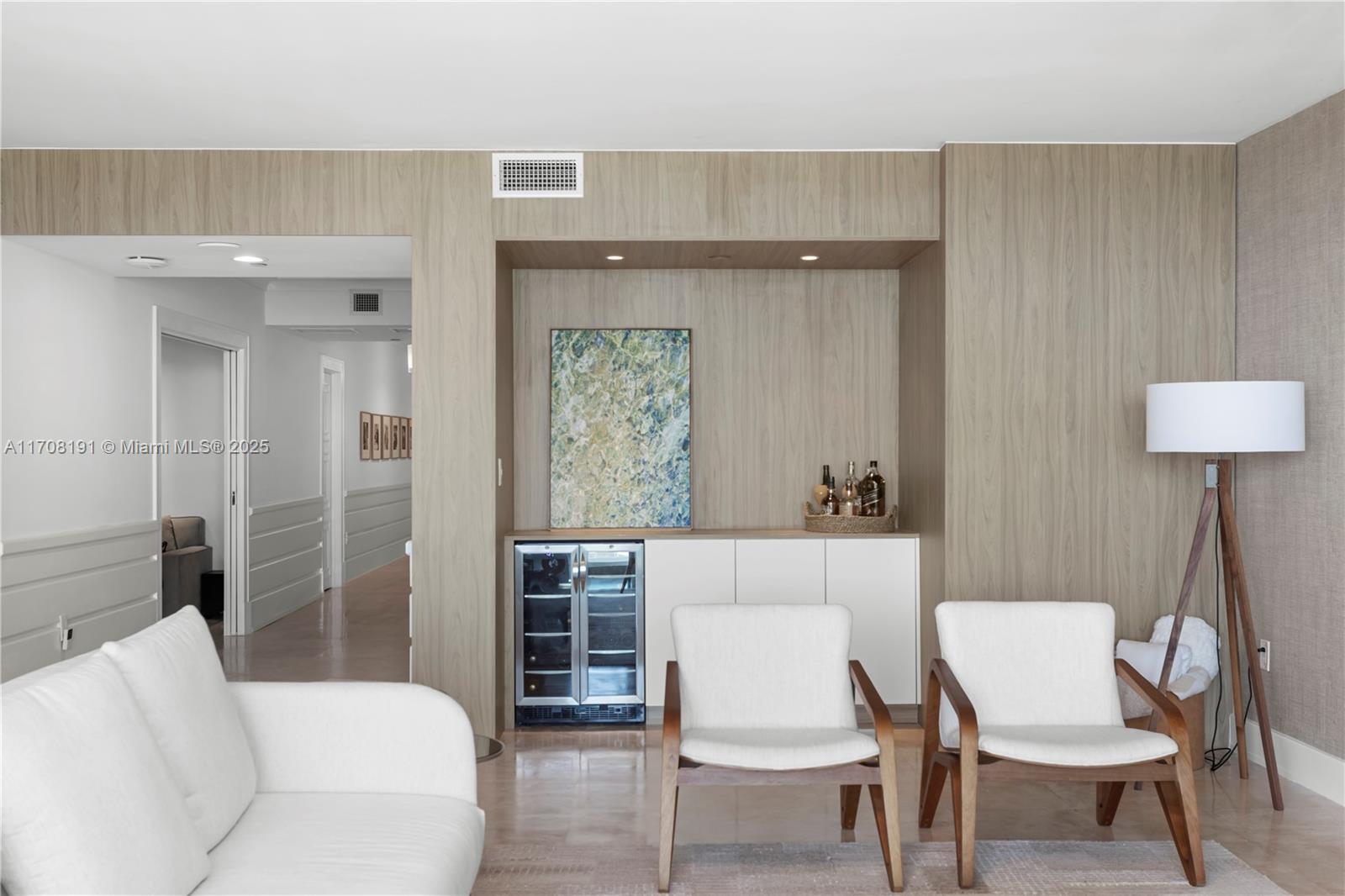20201 E Country Club Dr # 1902