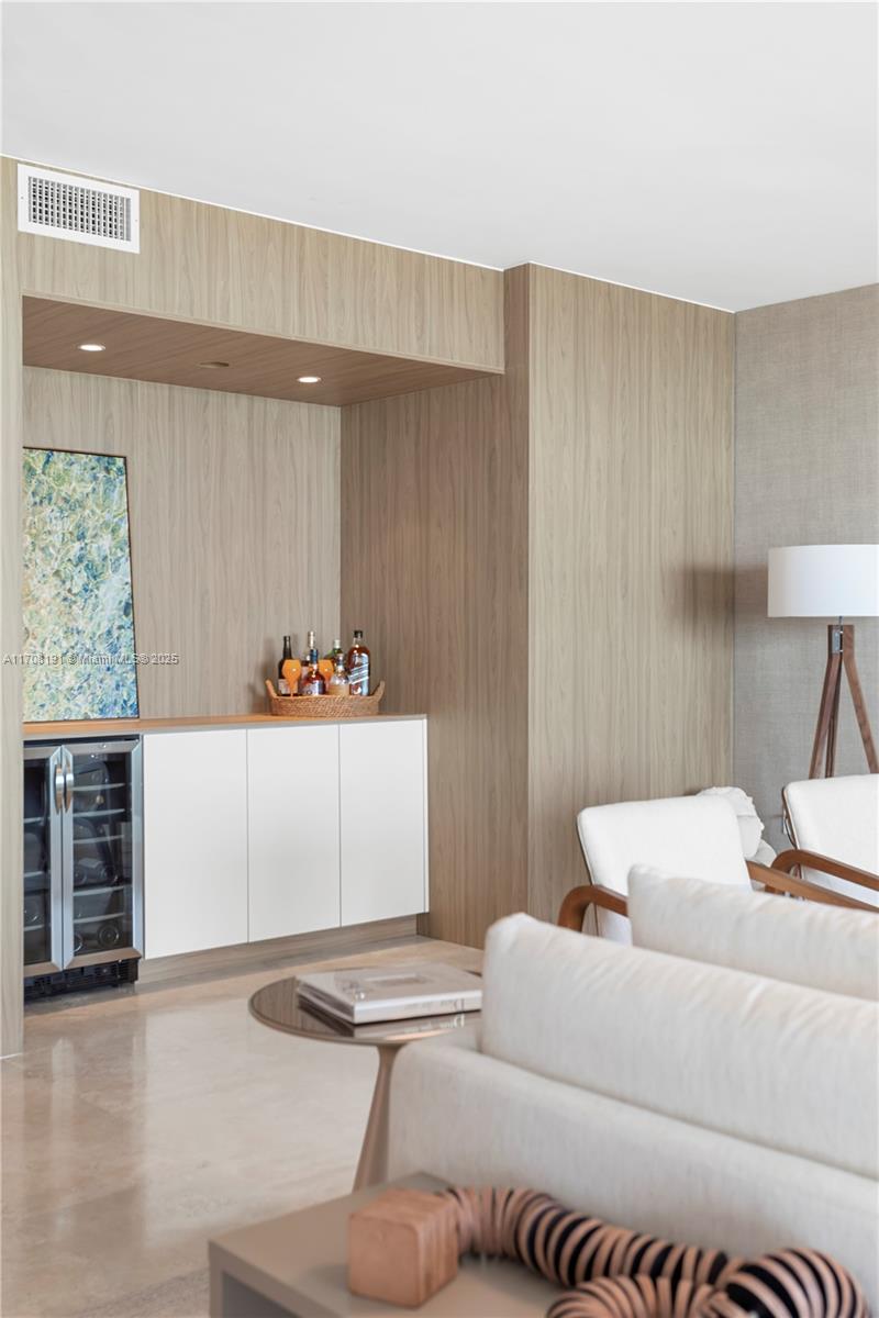 20201 E Country Club Dr # 1902