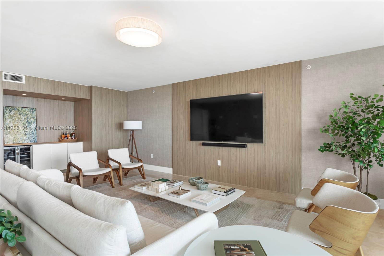 20201 E Country Club Dr # 1902