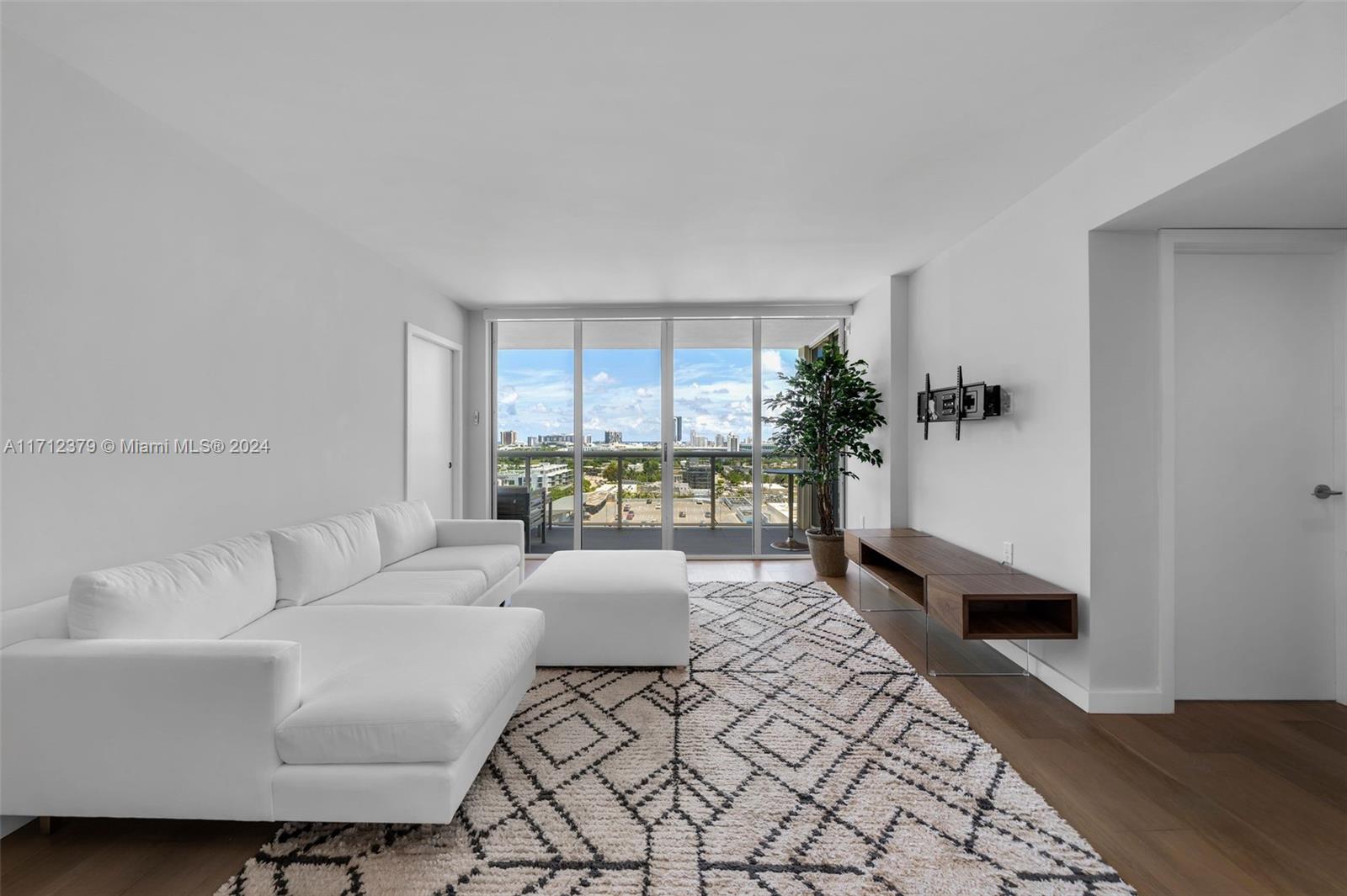 1900 Sunset Harbour Dr # 1411