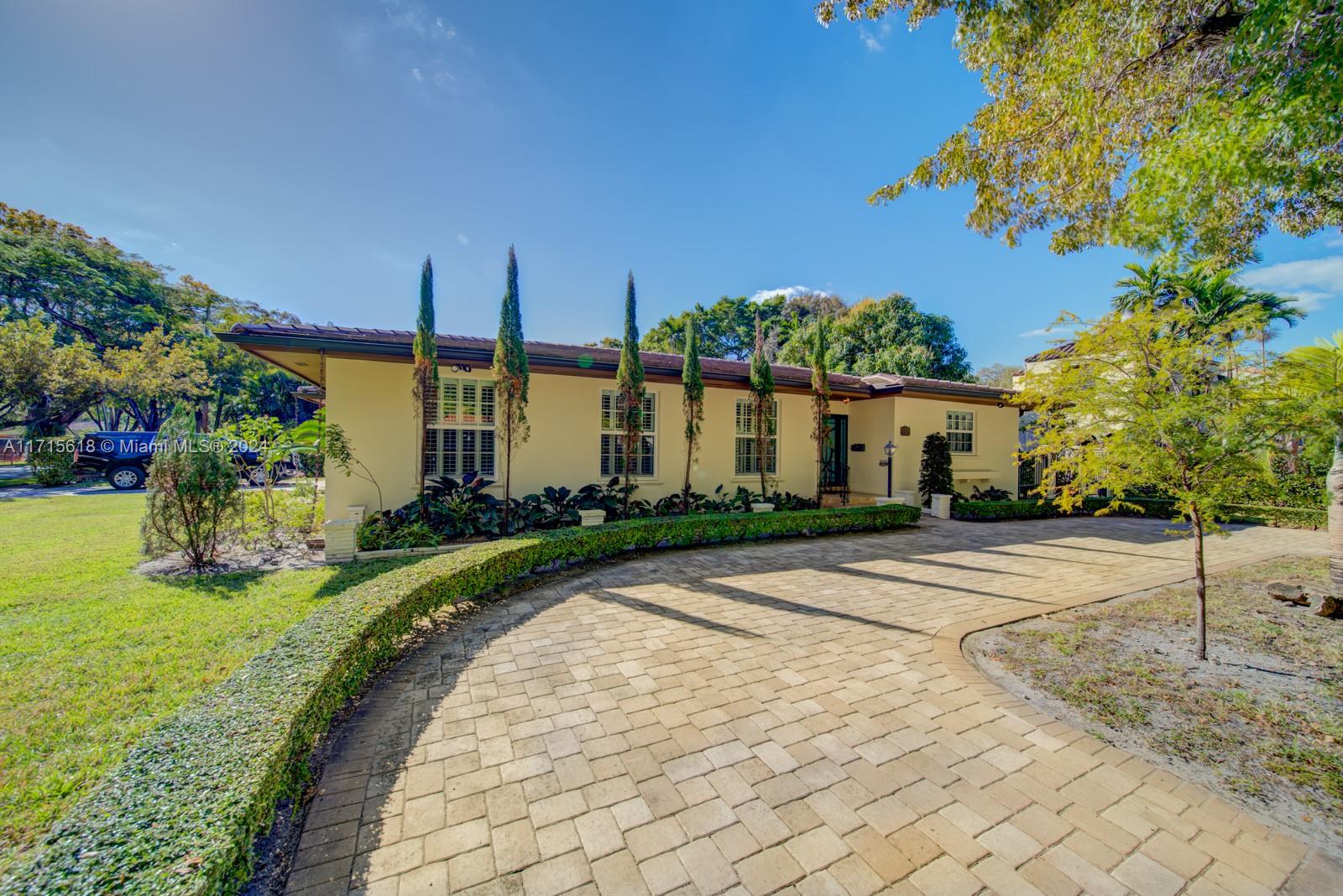 800 Valencia Ave