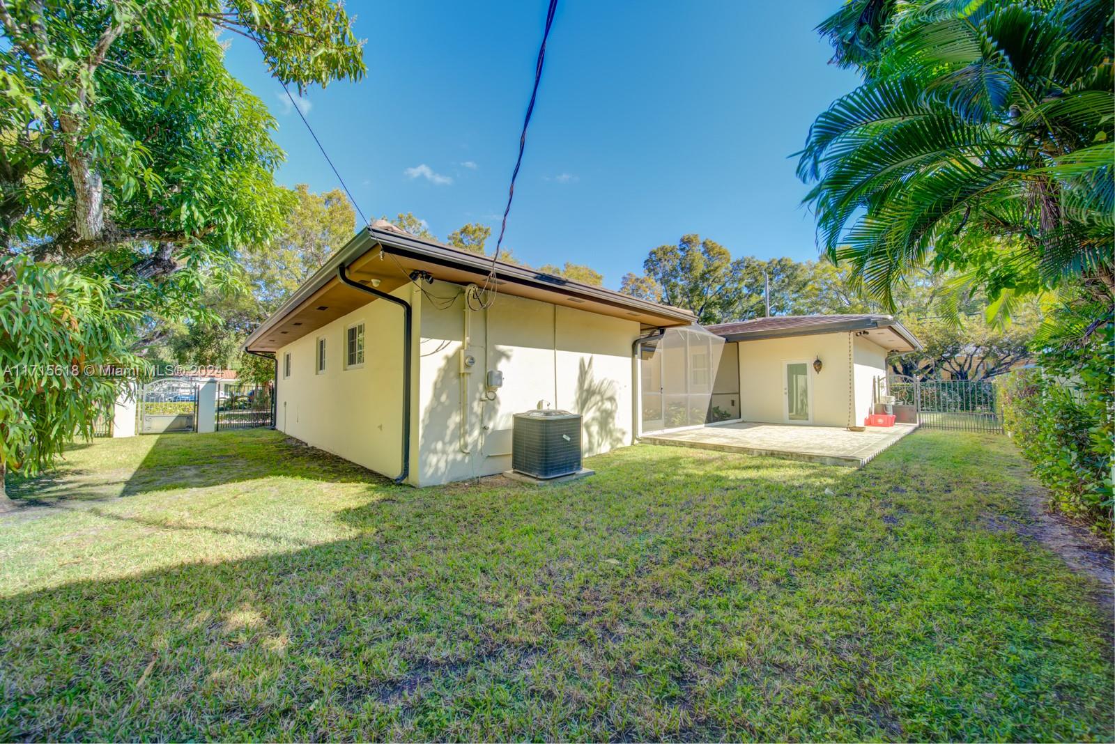 800 Valencia Ave