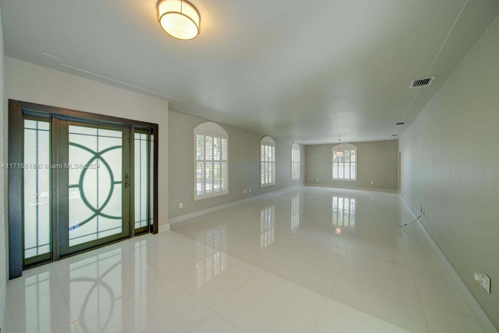 800 Valencia Ave