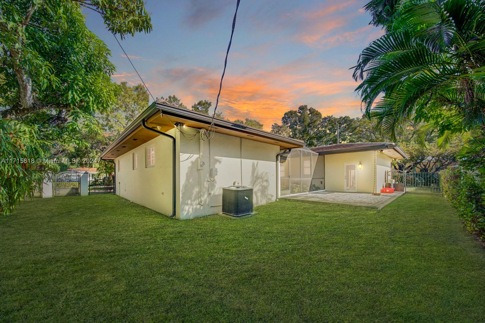 800 Valencia Ave