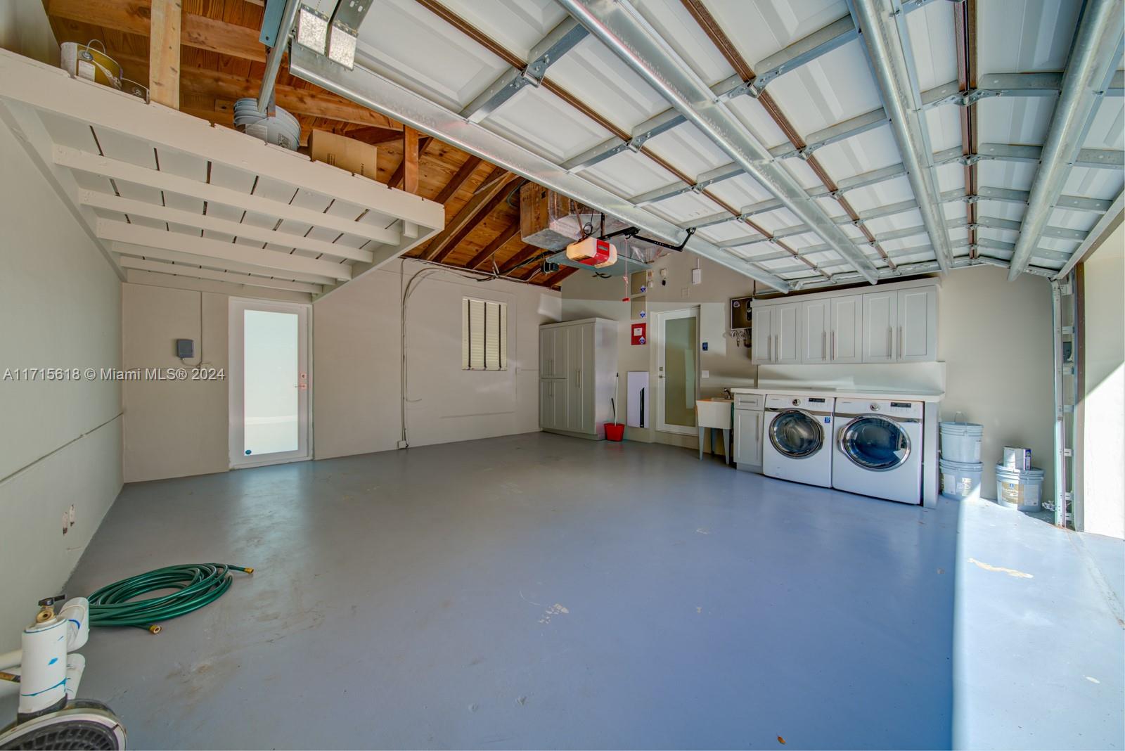 800 Valencia Ave