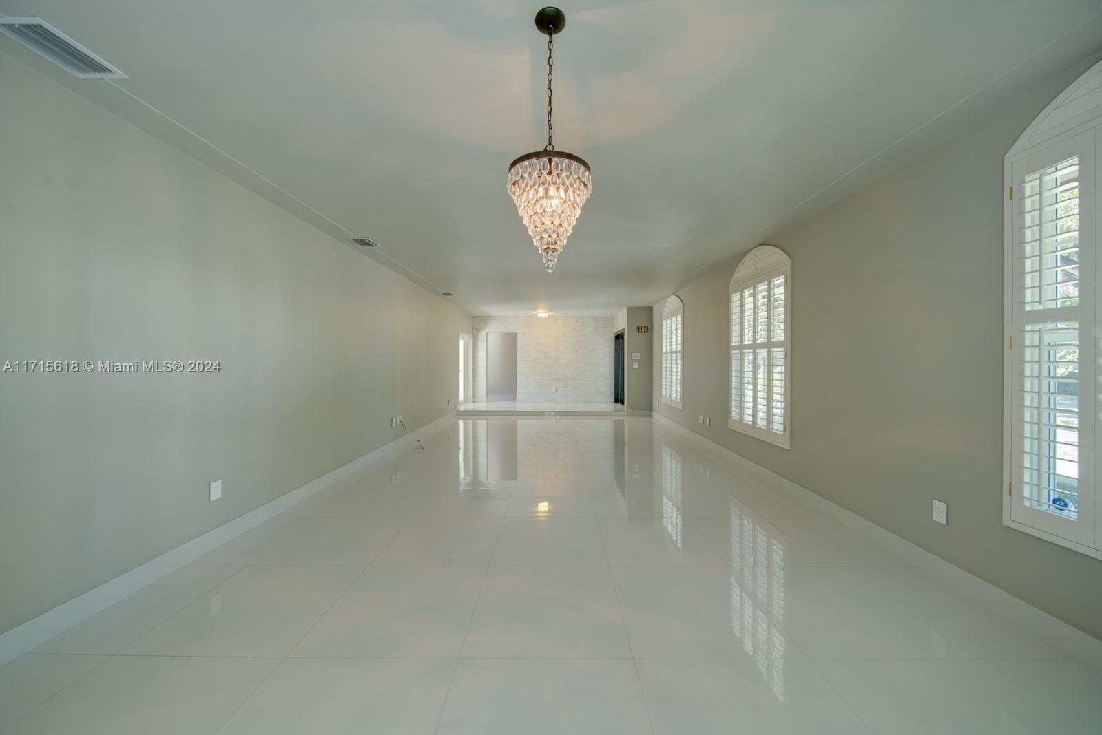 800 Valencia Ave