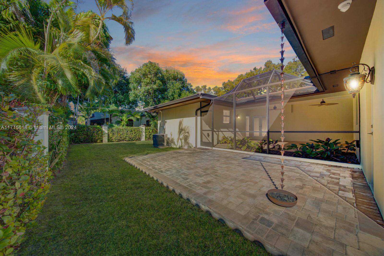 800 Valencia Ave