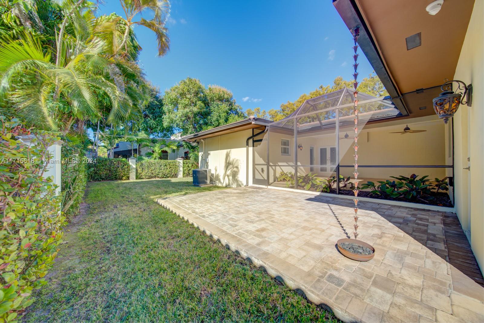 800 Valencia Ave