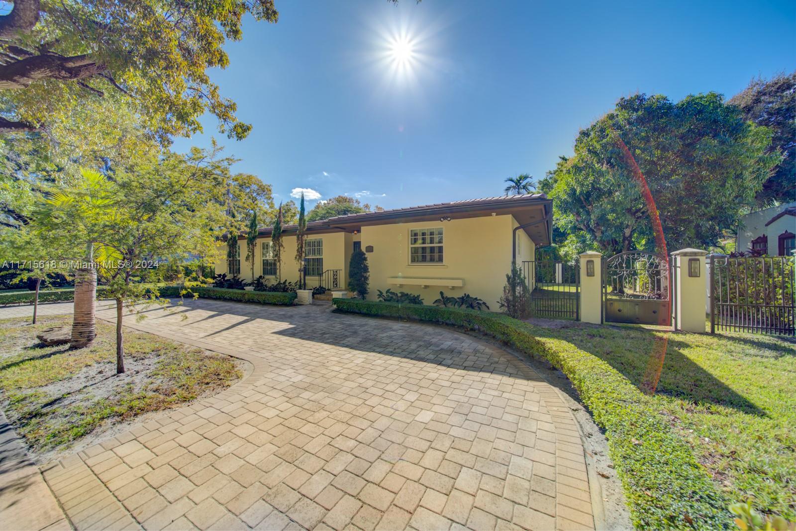 800 Valencia Ave