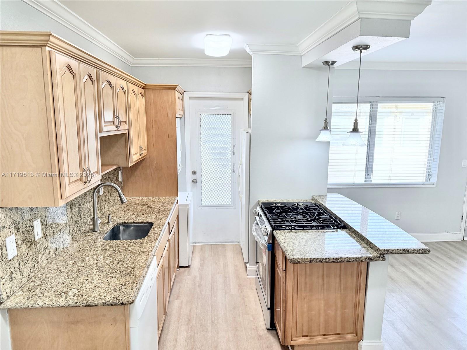 65 Washington Ave # 23