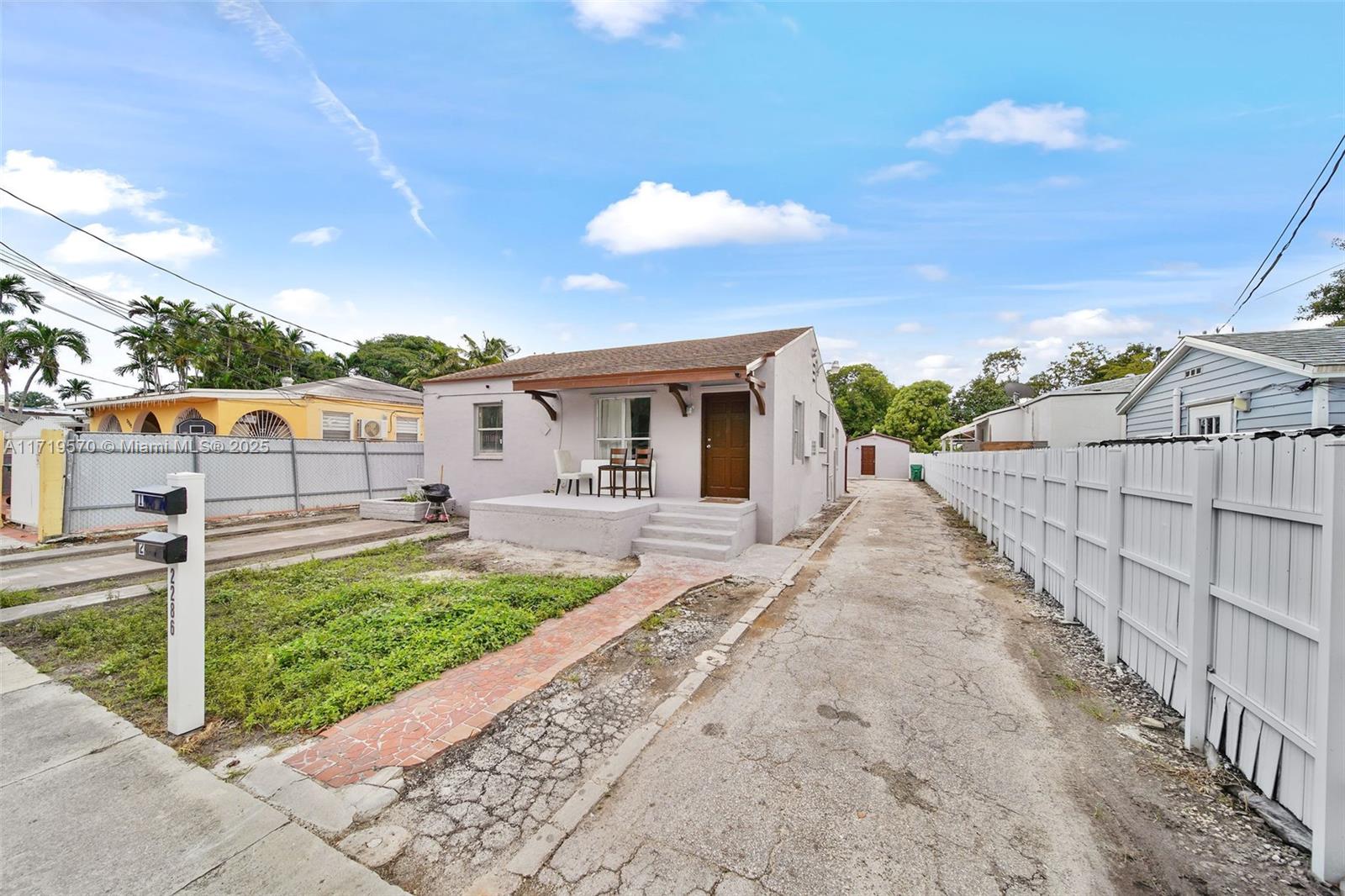 2286 NW 35th St