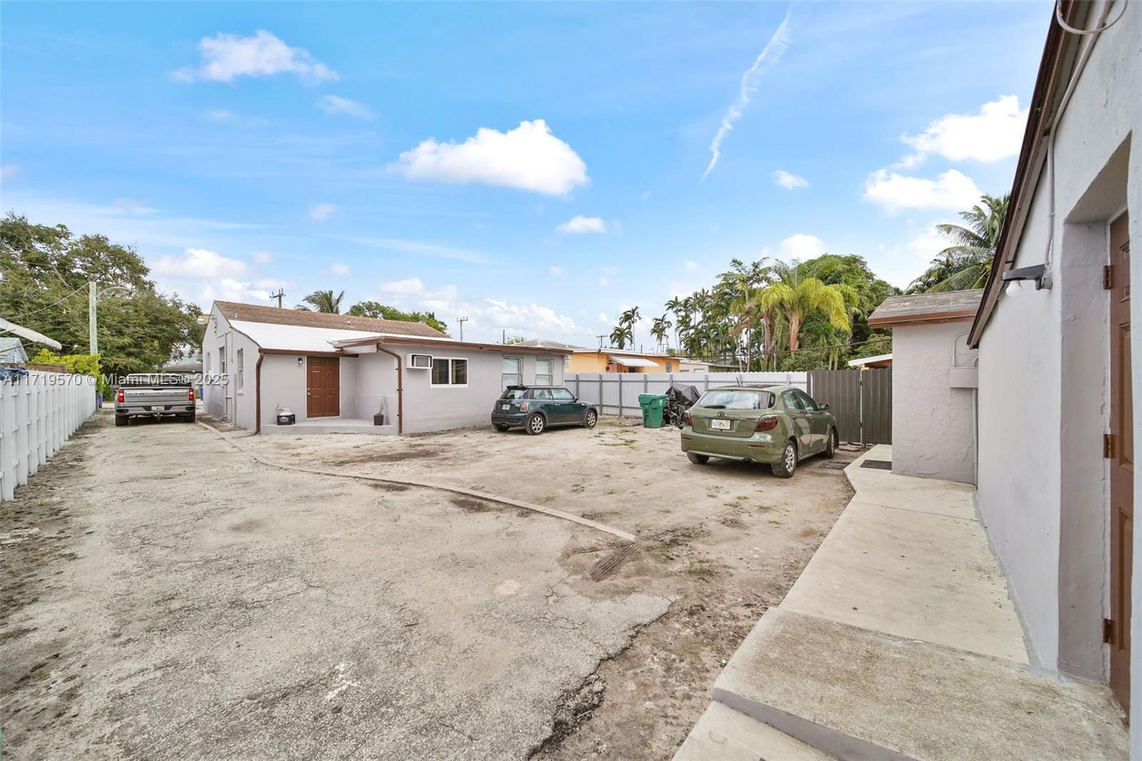 2286 NW 35th St