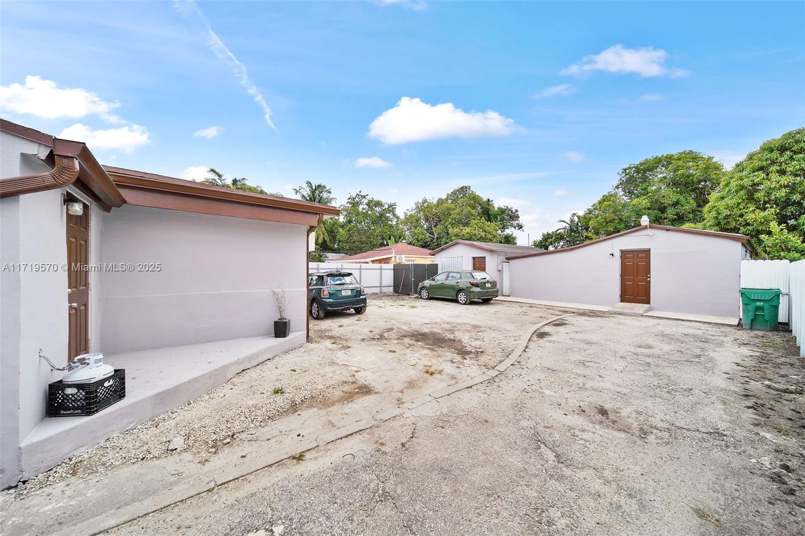 2286 NW 35th St