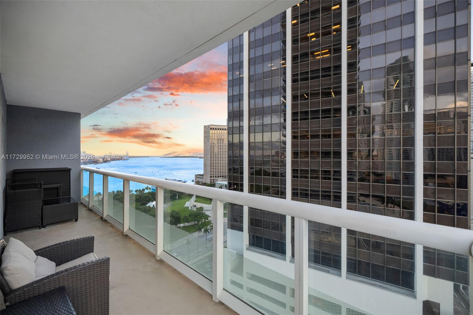 50 Biscayne Blvd # 1911