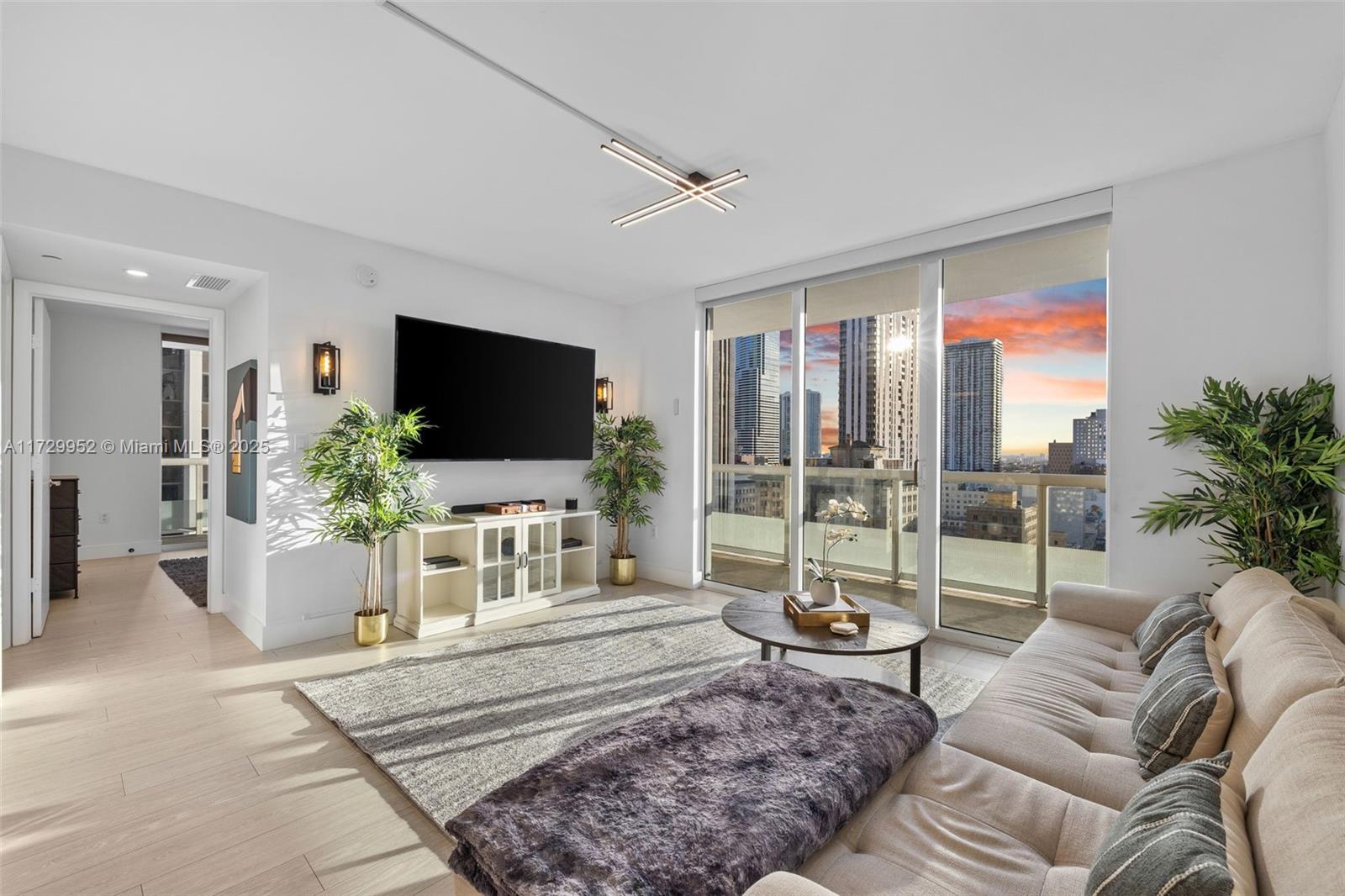 50 Biscayne Blvd # 1911