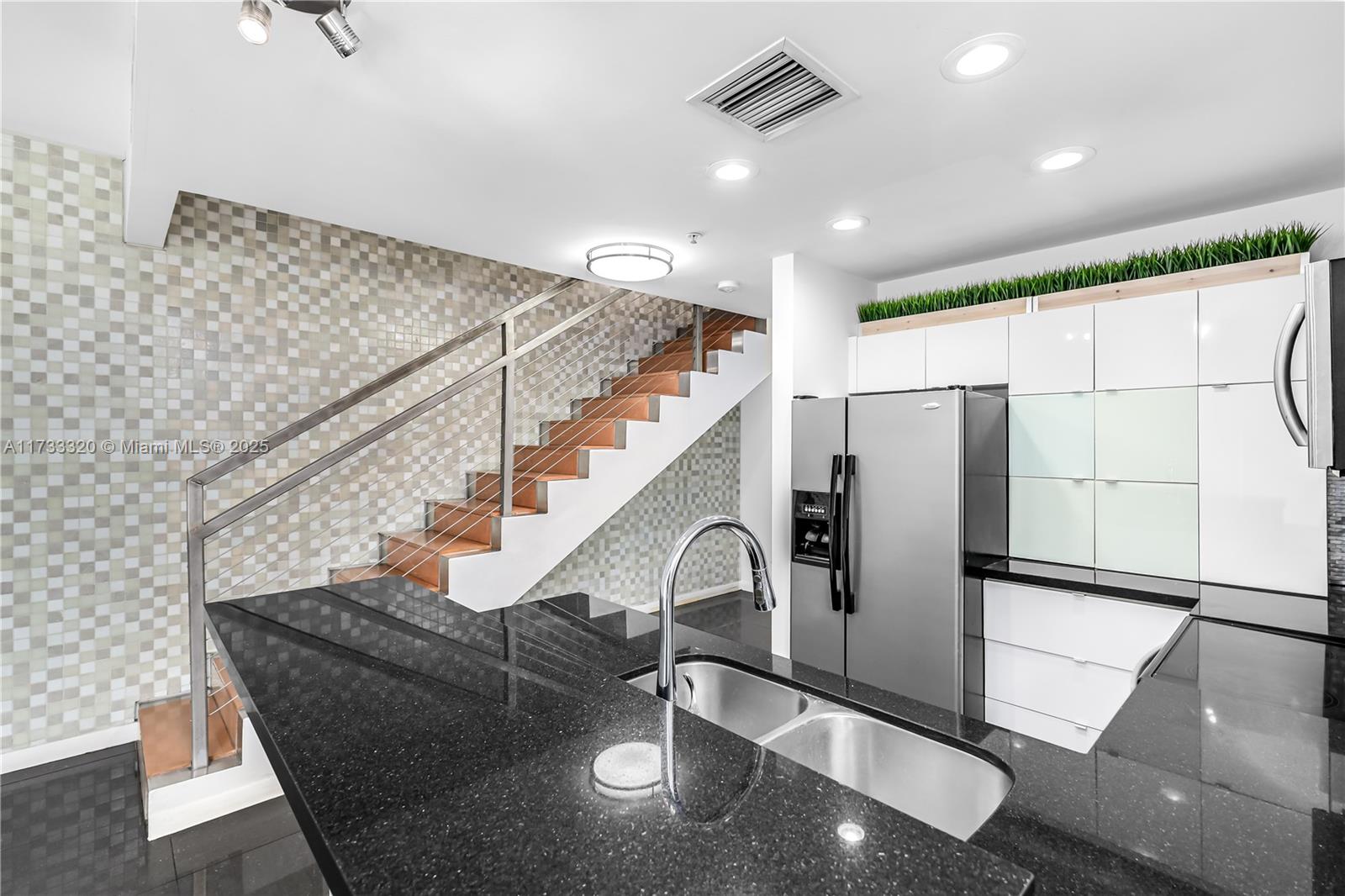 1125 West Ave # 2