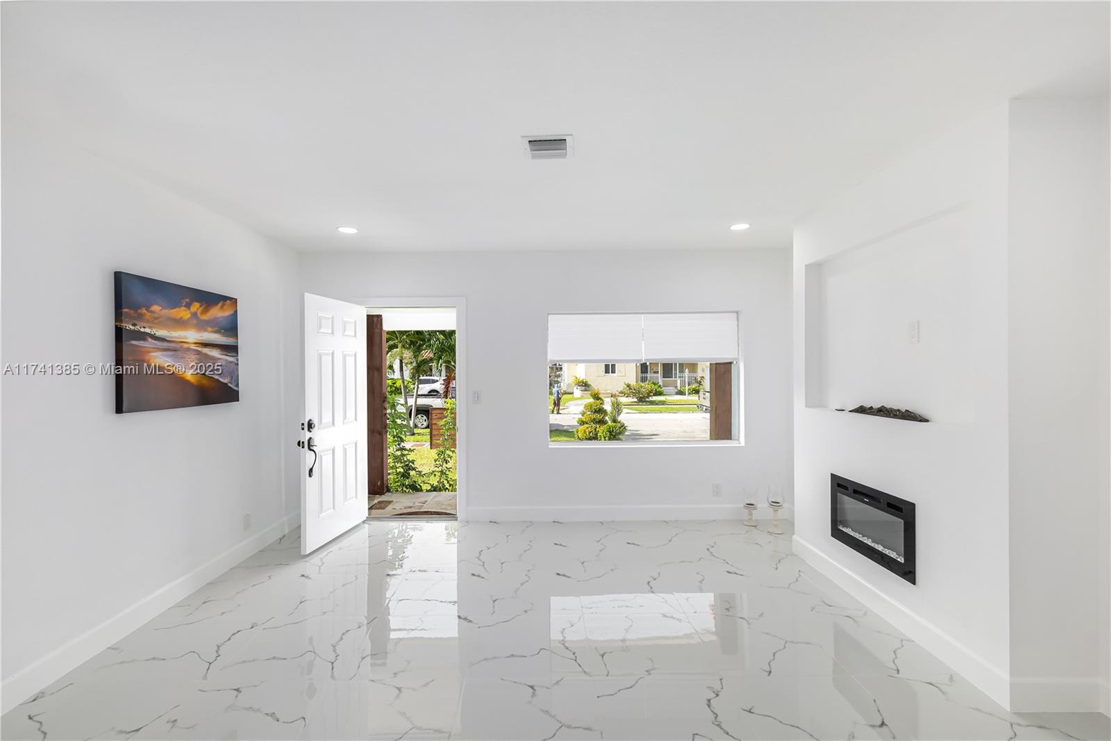 2431 SW 19th St Unit: Front