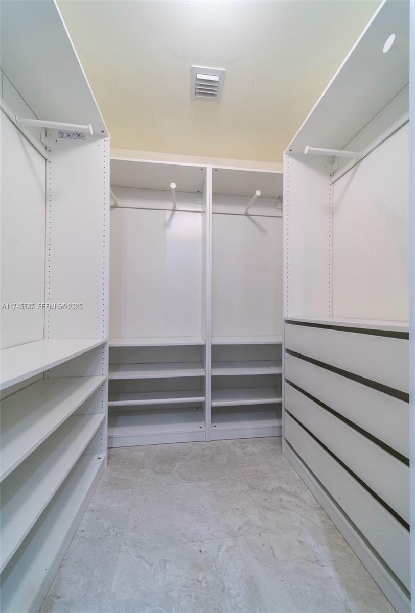 488 Ne 18th 2403