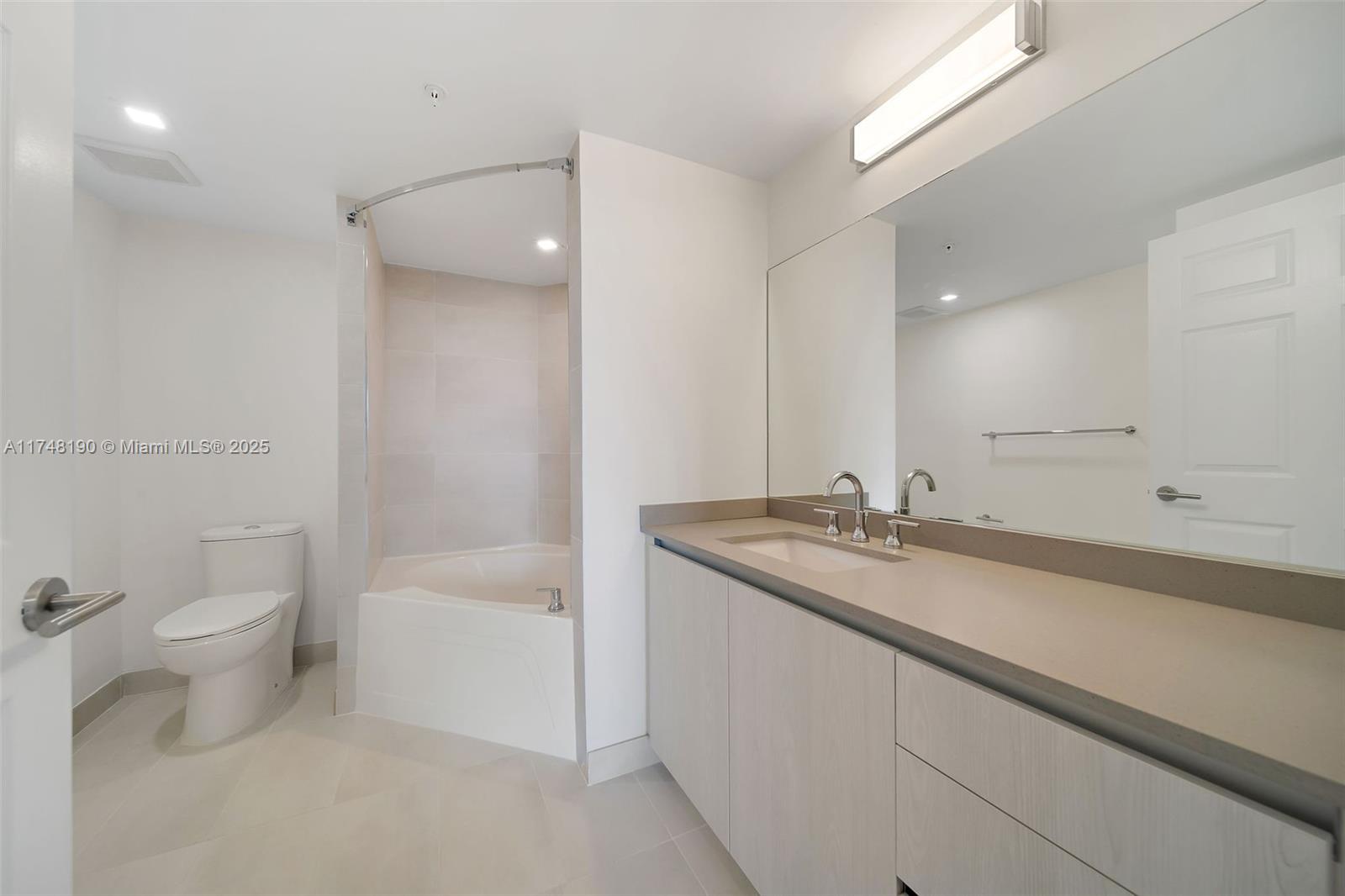 1500 Bay Rd # 1214 Unit: M-1214