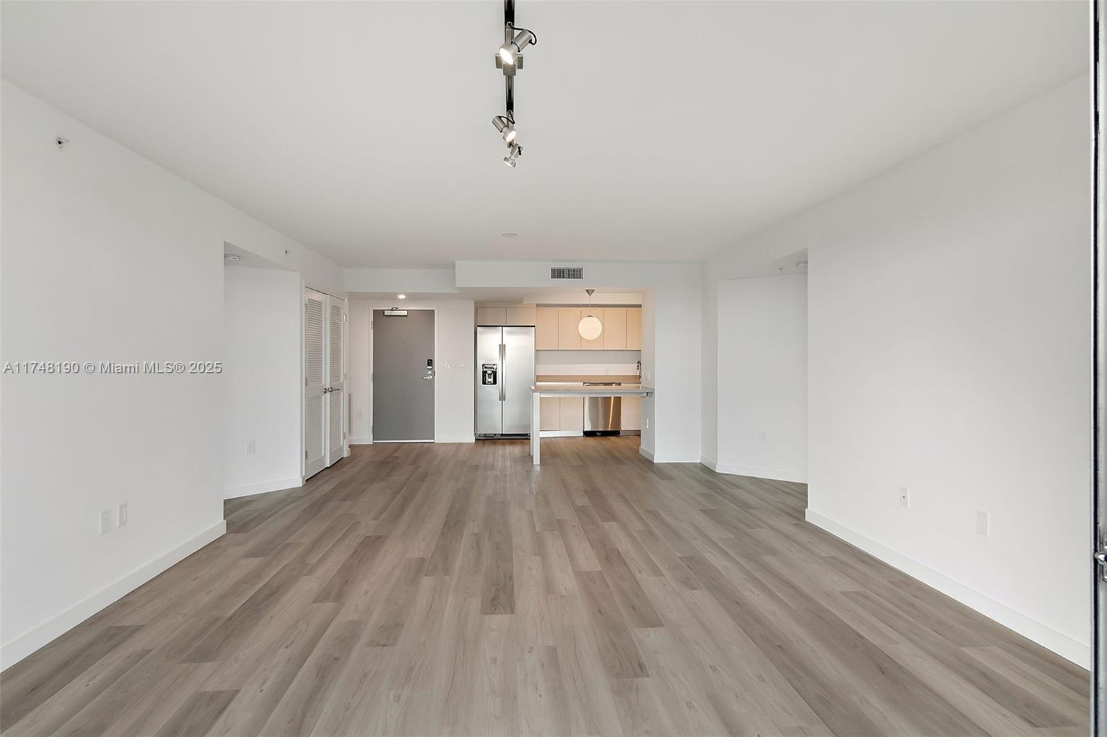 1500 Bay Rd # 1214 Unit: M-1214
