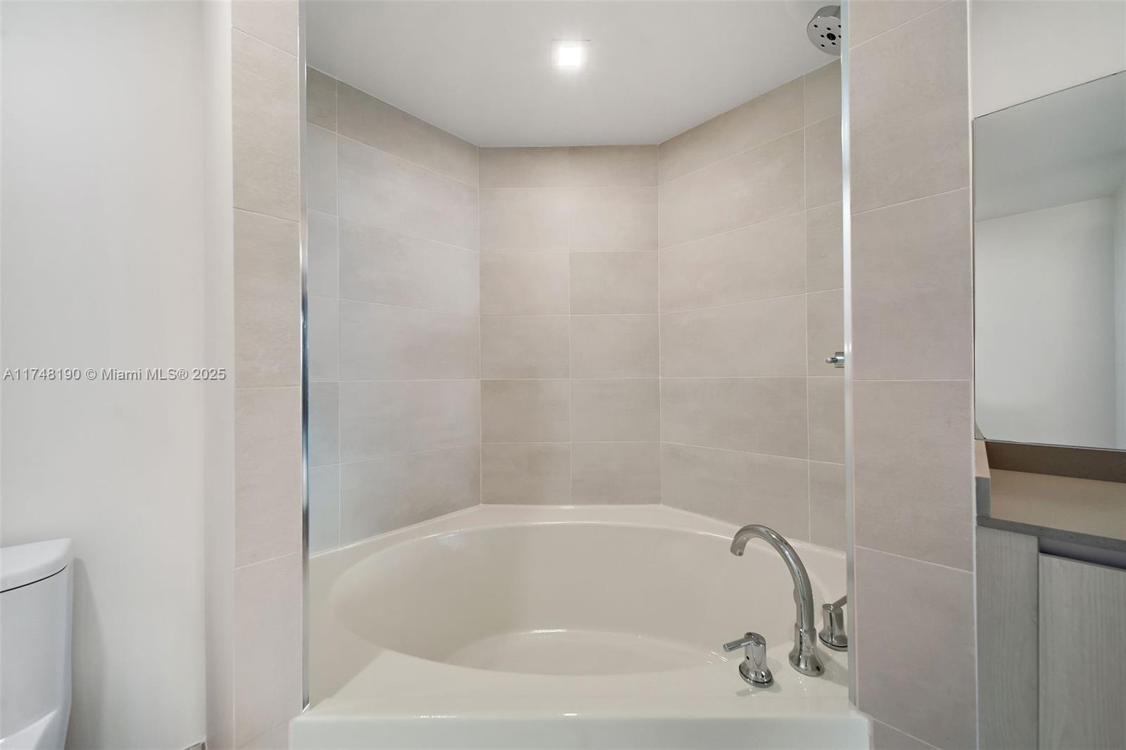 1500 Bay Rd # 1214 Unit: M-1214