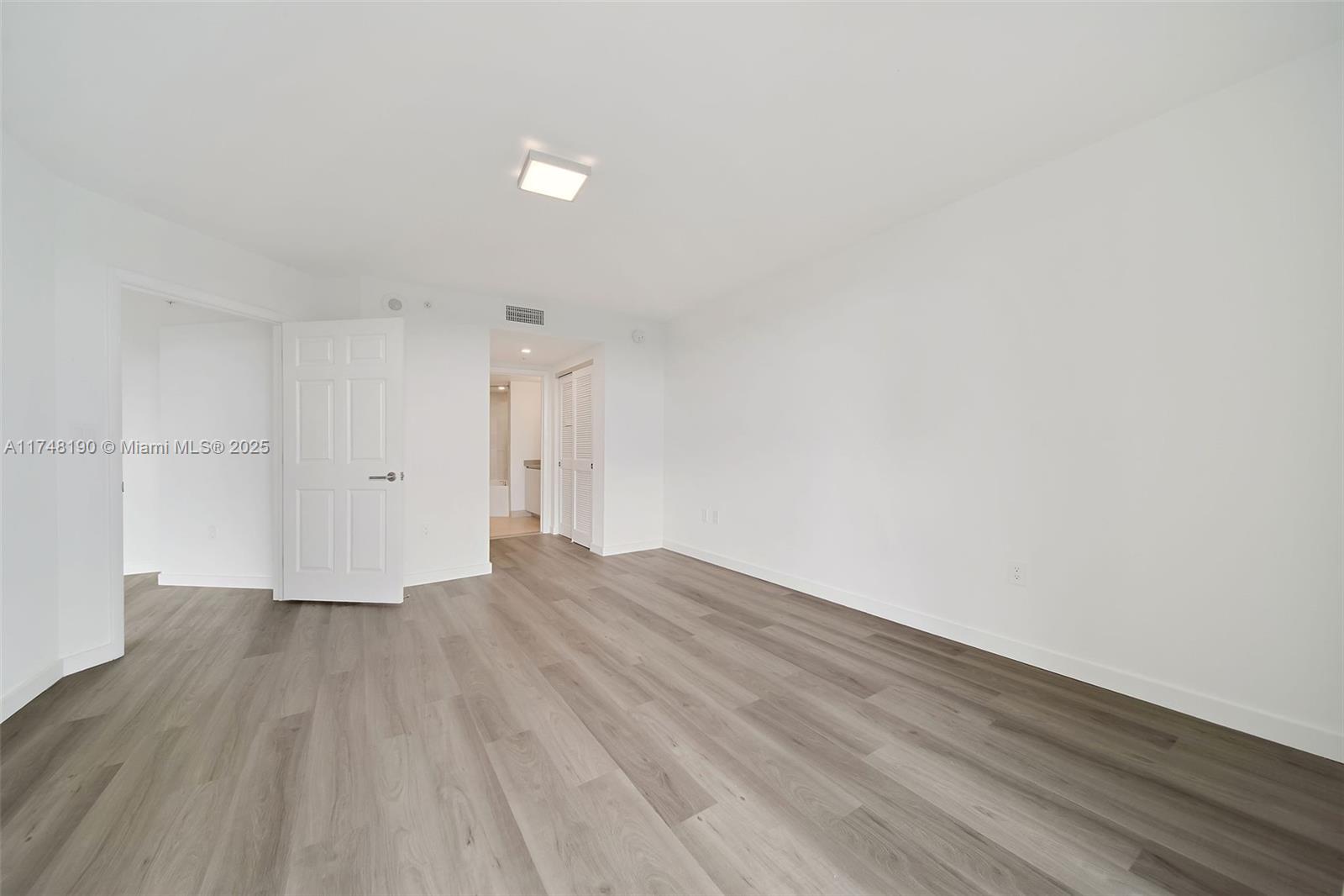 1500 Bay Rd # 1214 Unit: M-1214