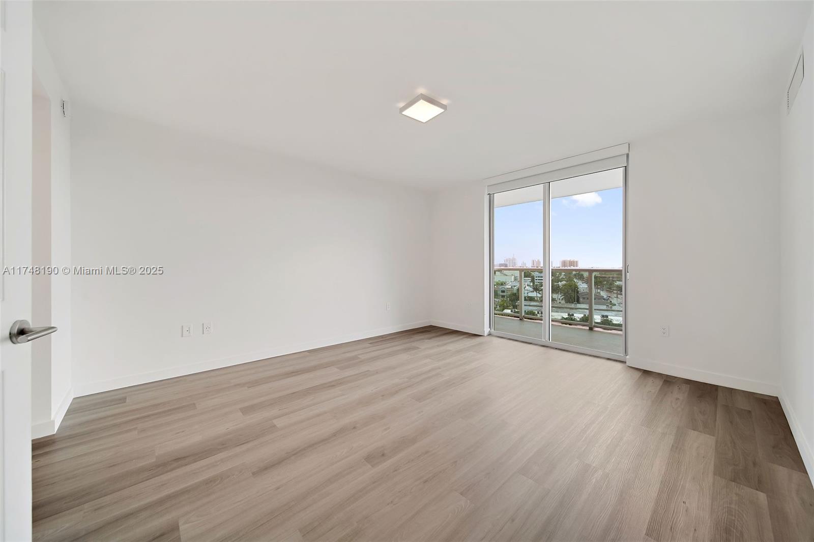 1500 Bay Rd # 1214 Unit: M-1214