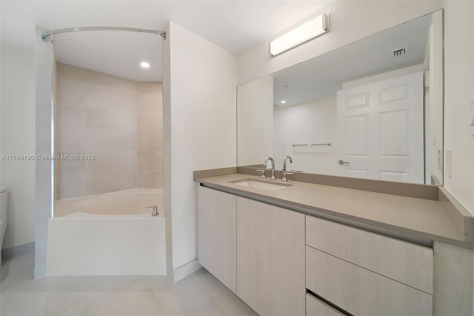 1500 Bay Rd # 1214 Unit: M-1214